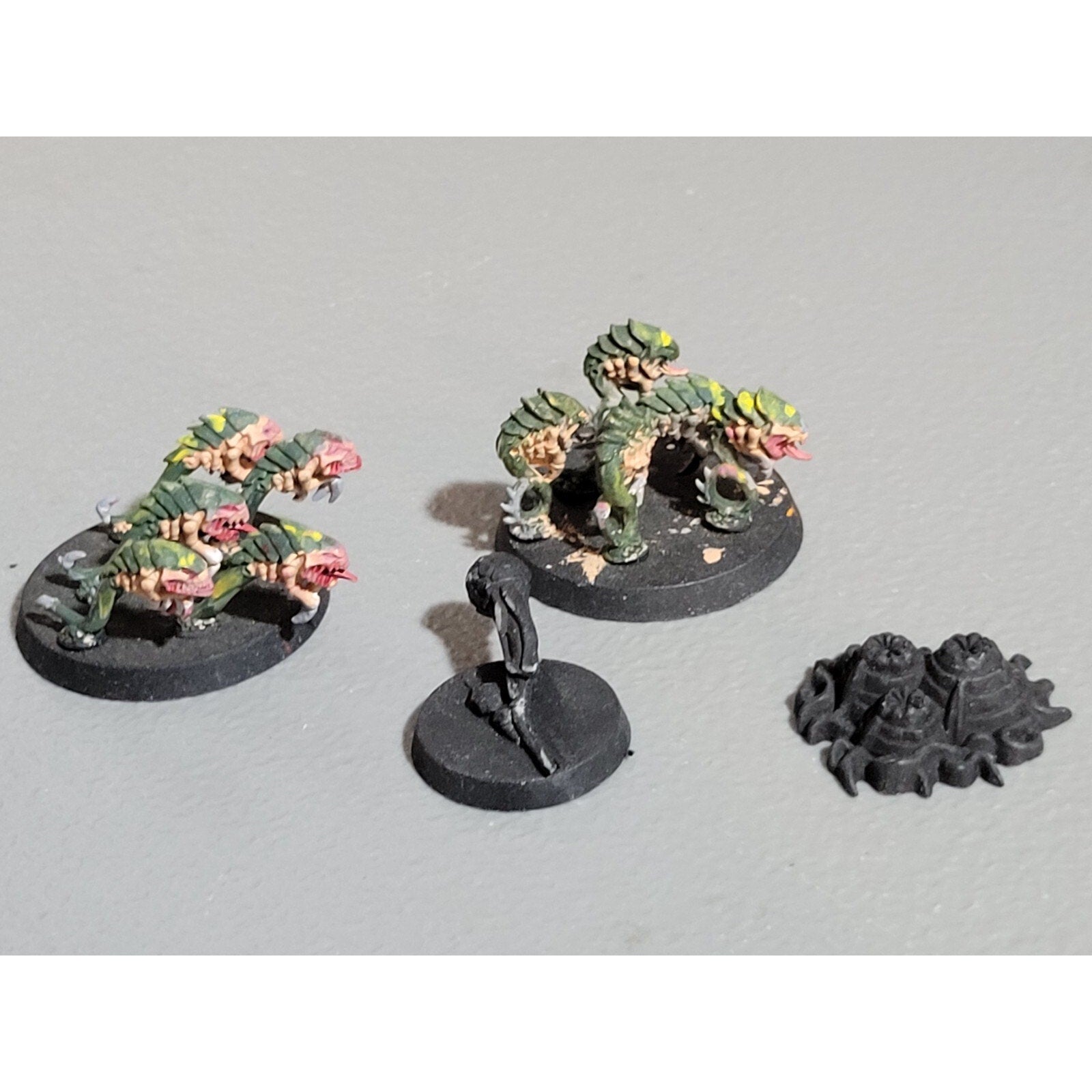 A19137 WARHAMMER 40K TYRANIDS RIPPER BASE 2 PK + SPORE MINE HIVE NODE