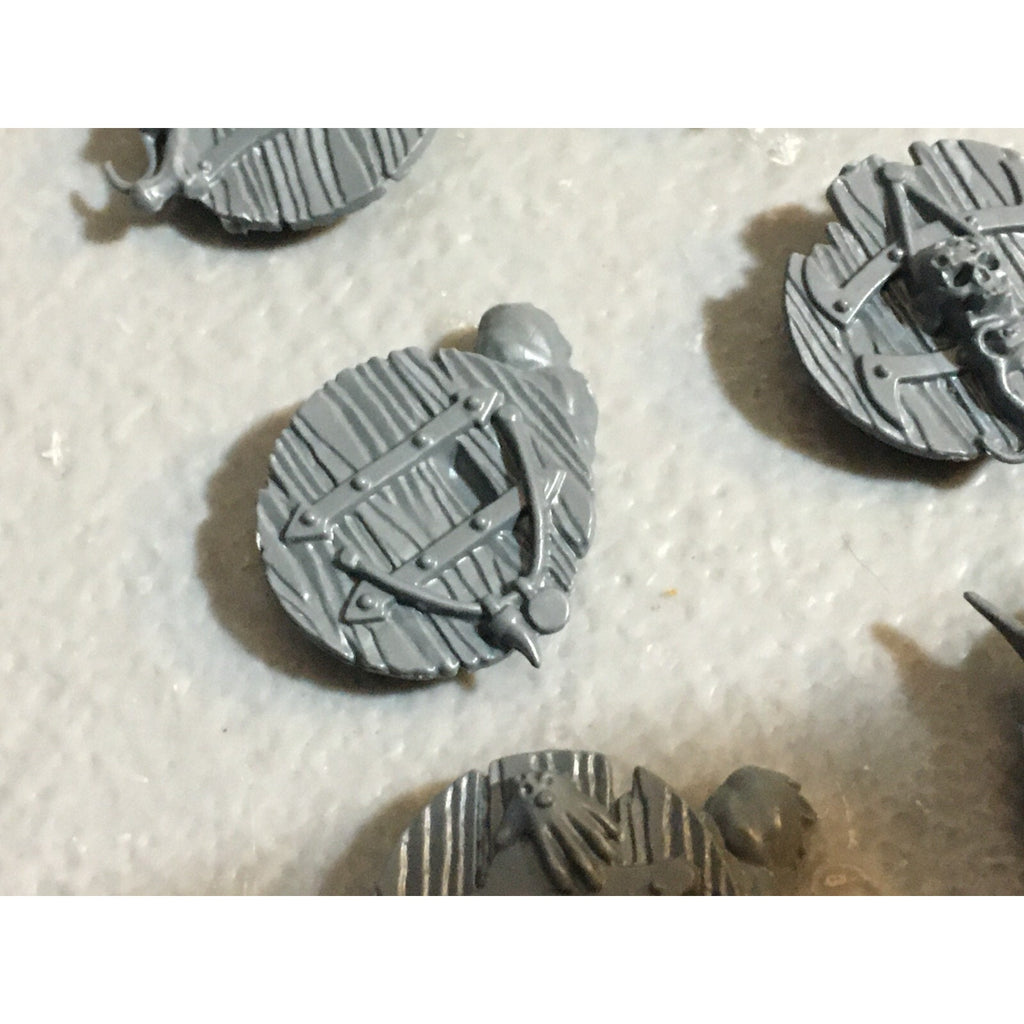 A23096 WARHAMMER FANTASY CHAOS BEASTMEN BITS LOT GOR SHIELDS GAMES WORKSHOP