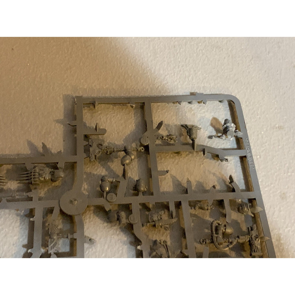 A28645 WARHAMMER 40K MARINES SPACE WOLVES FIRSTBORN HEADS ARMS BITS LO ...