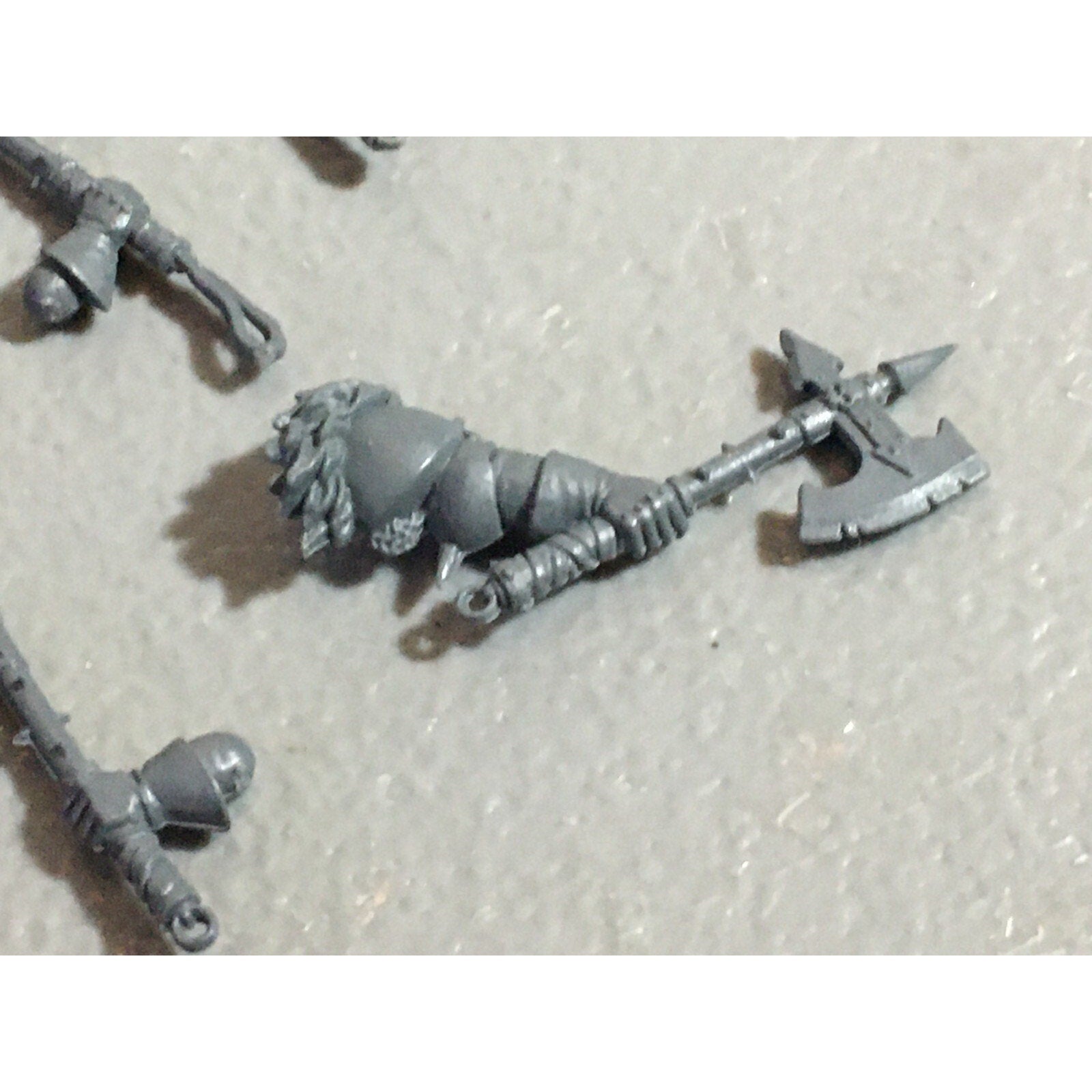 A22209 WARHAMMER FANTASY CHAOS MORTALS BITS LOT AXE HANDS GAMES WORKSHOP