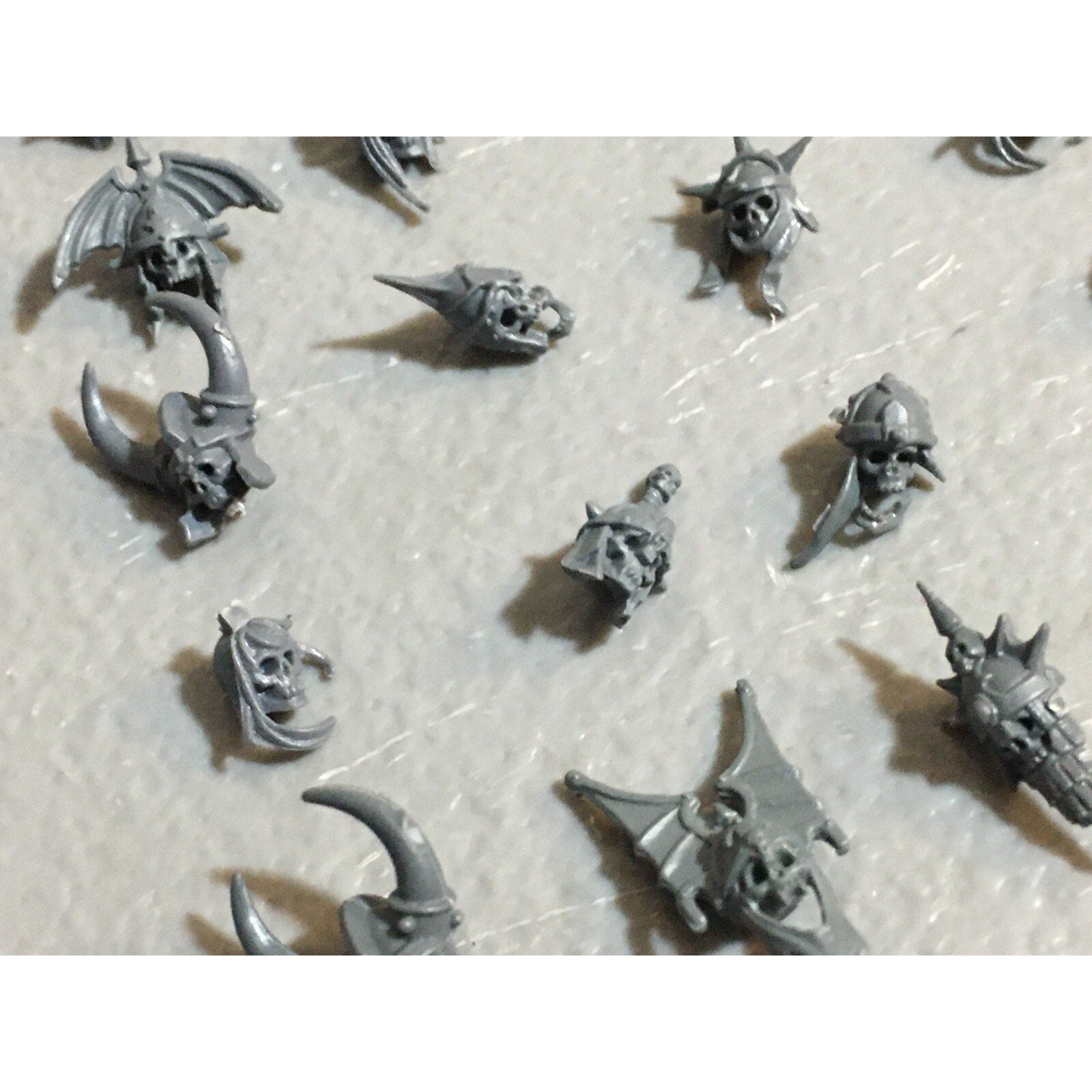 A23413 WARHAMMER FANTASY VAMPIRE COUNTS UNDEAD BITS LOT SKELETON WIGHT HEADS GW