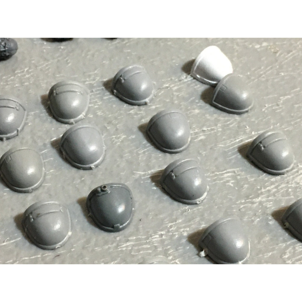 A23084 WARHAMMER 40K SPACE MARINES BITS LOT MIXED SHOULDER HEADS GAMES WORKSHOP
