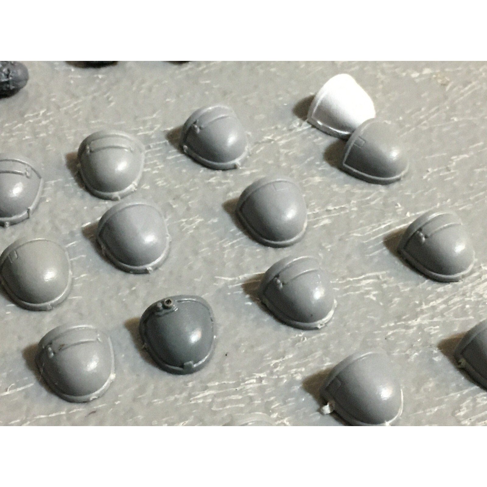 A23084 WARHAMMER 40K SPACE MARINES BITS LOT MIXED SHOULDER HEADS GAMES WORKSHOP