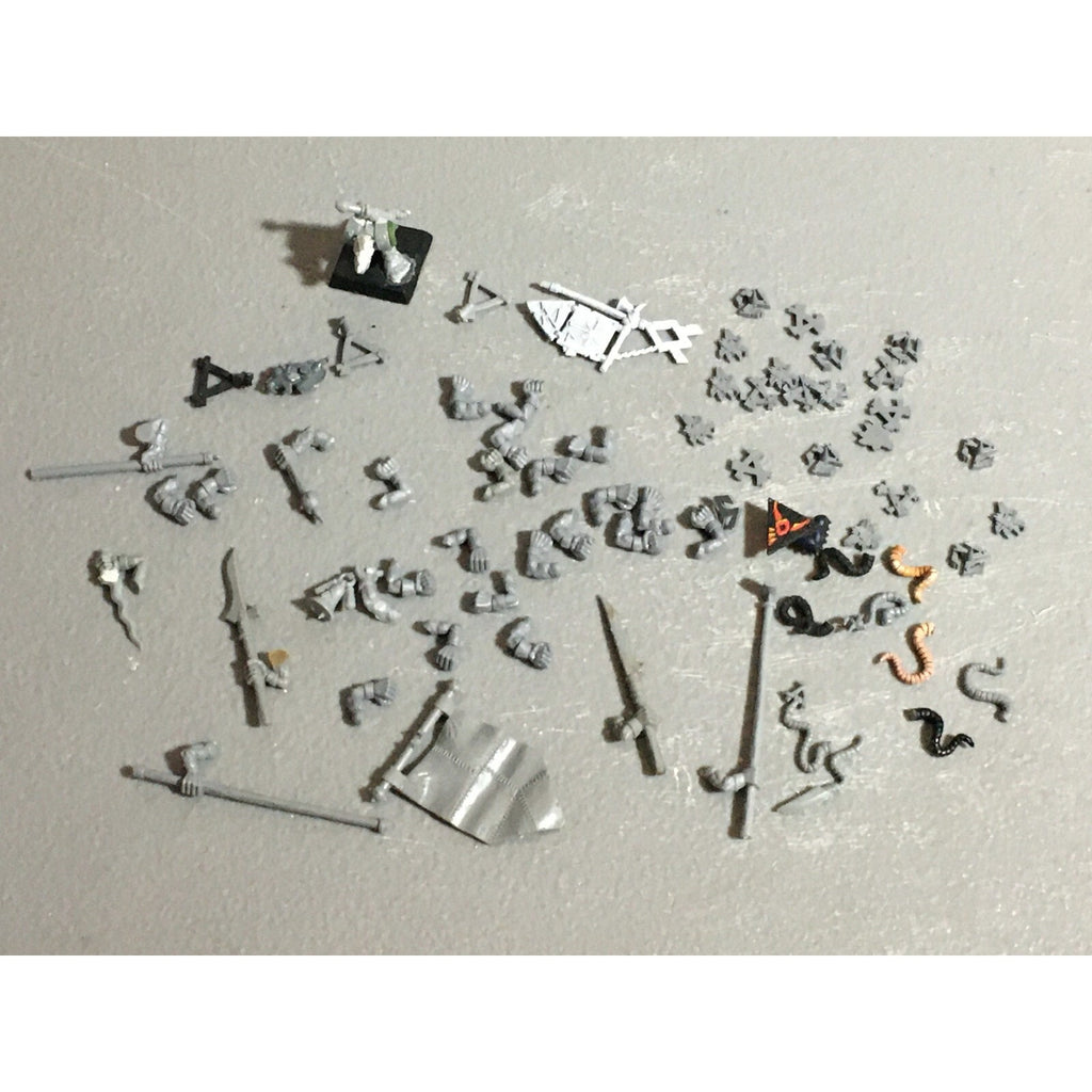 A22308 WARHAMMER FANTASY SKAVEN BITS LOT MIXED ARMS ICONS TAIL GAMES WORKSHOP GW