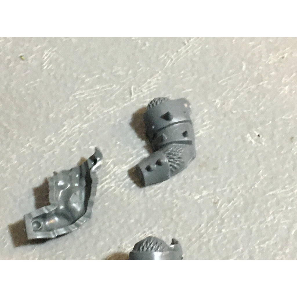 A23169 WARHAMMER FANTASY CHAOS BEASTMEN BITS LOT MINOTAUR ARMS GW GAMES WORKSHOP