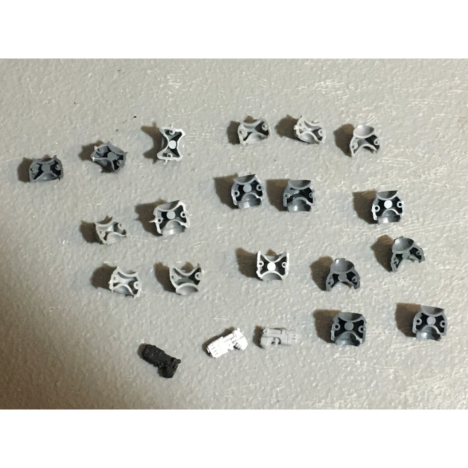 A22961 WARHAMMER 40K SPACE MARINES BITS LOT TORSOS FRONT BACK PLASMA PISTOL GW