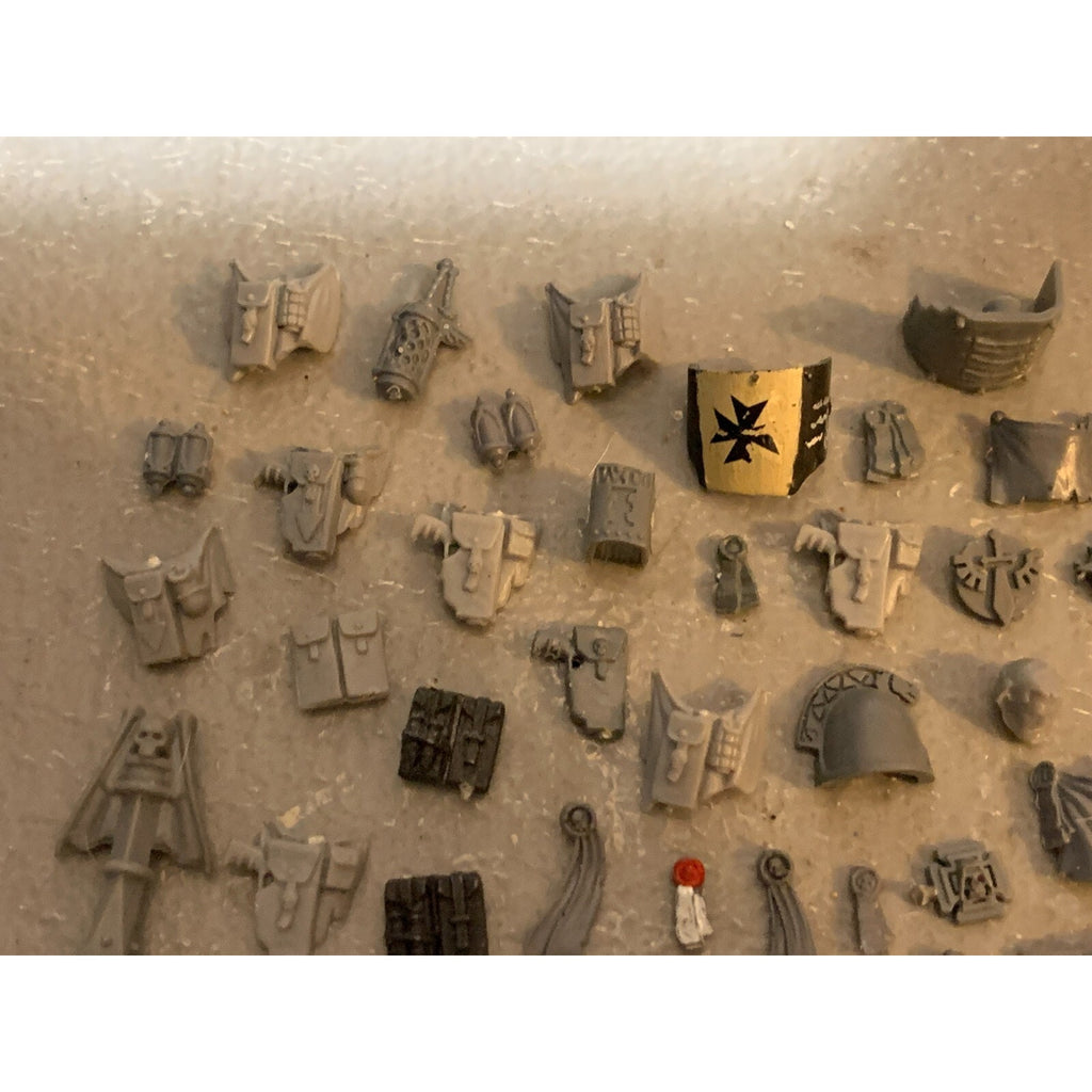 A23319 WARHAMMER 40K SPACE MARINES BITS LOT GUN HOLSTERS HIP ACCESSORIES GW