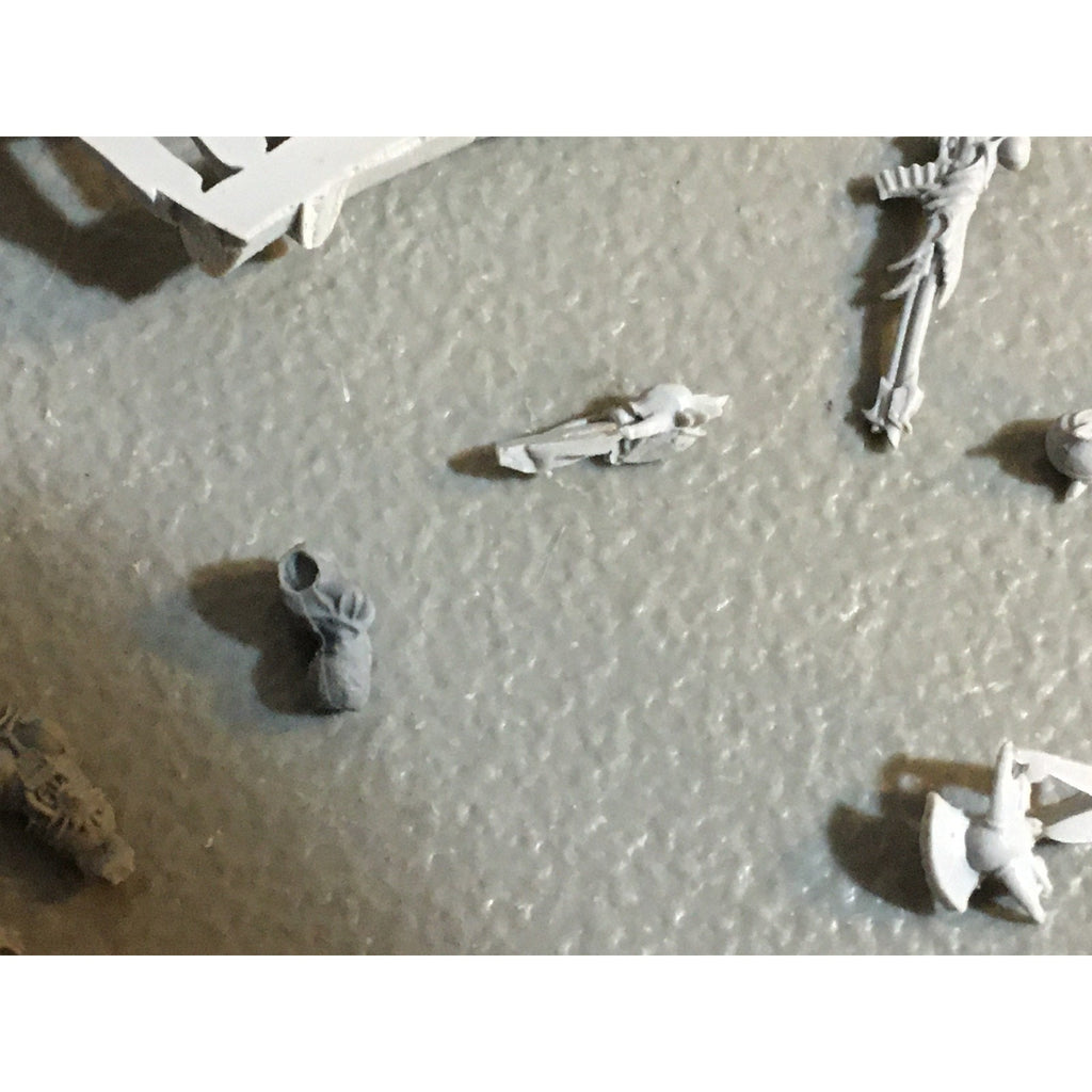 A32521 RAGING HEROES BITS LOT LEGS TORSO GUN ARM ELVES WAR GAMES MINIATURES