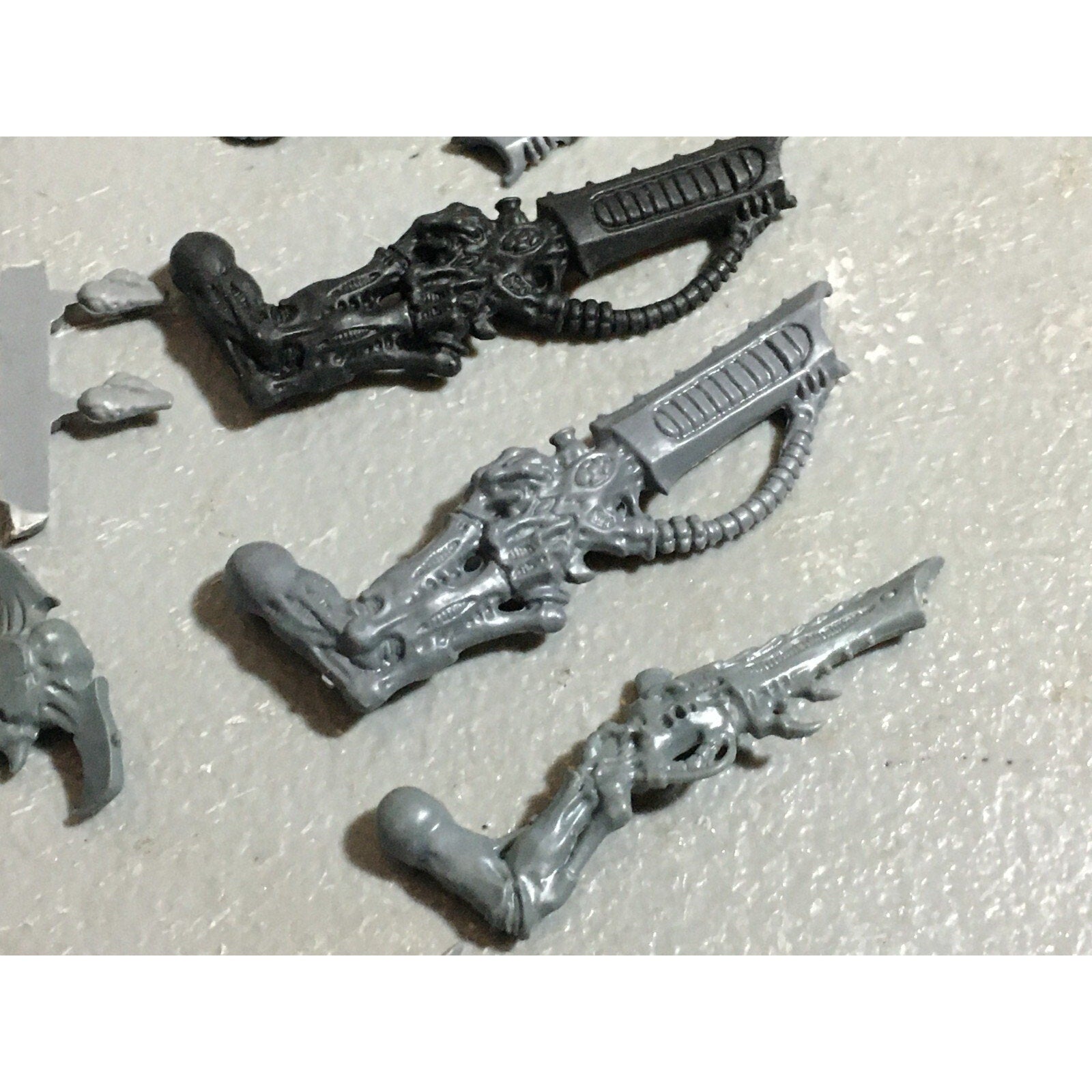 A22318 WARHAMMER 40K TYRANIDS BITS LOT MIXED GAMES WORKSHOP GW