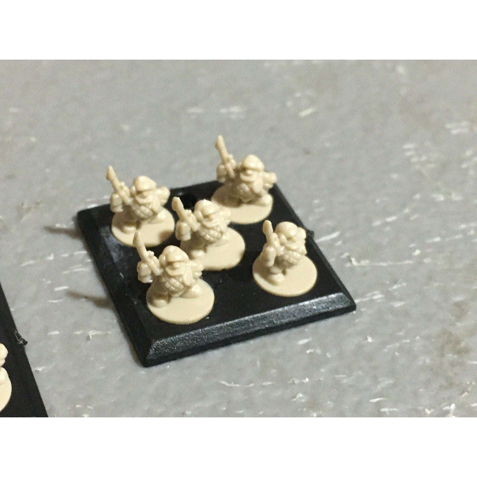 A16265 EPIC WARHAMMER 40K SPACE MARINES SQUATS WARRIORS 4 STANDS GW