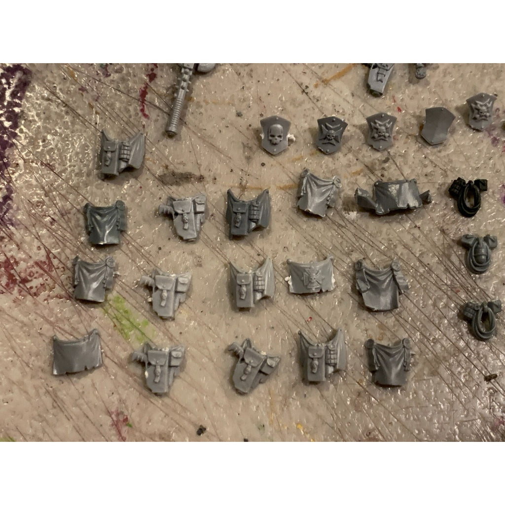 A23192 WARHAMMER 40K SPACE MARINES BITS LOT BLACK TEMPLARS OATHS SHIELD SWORD