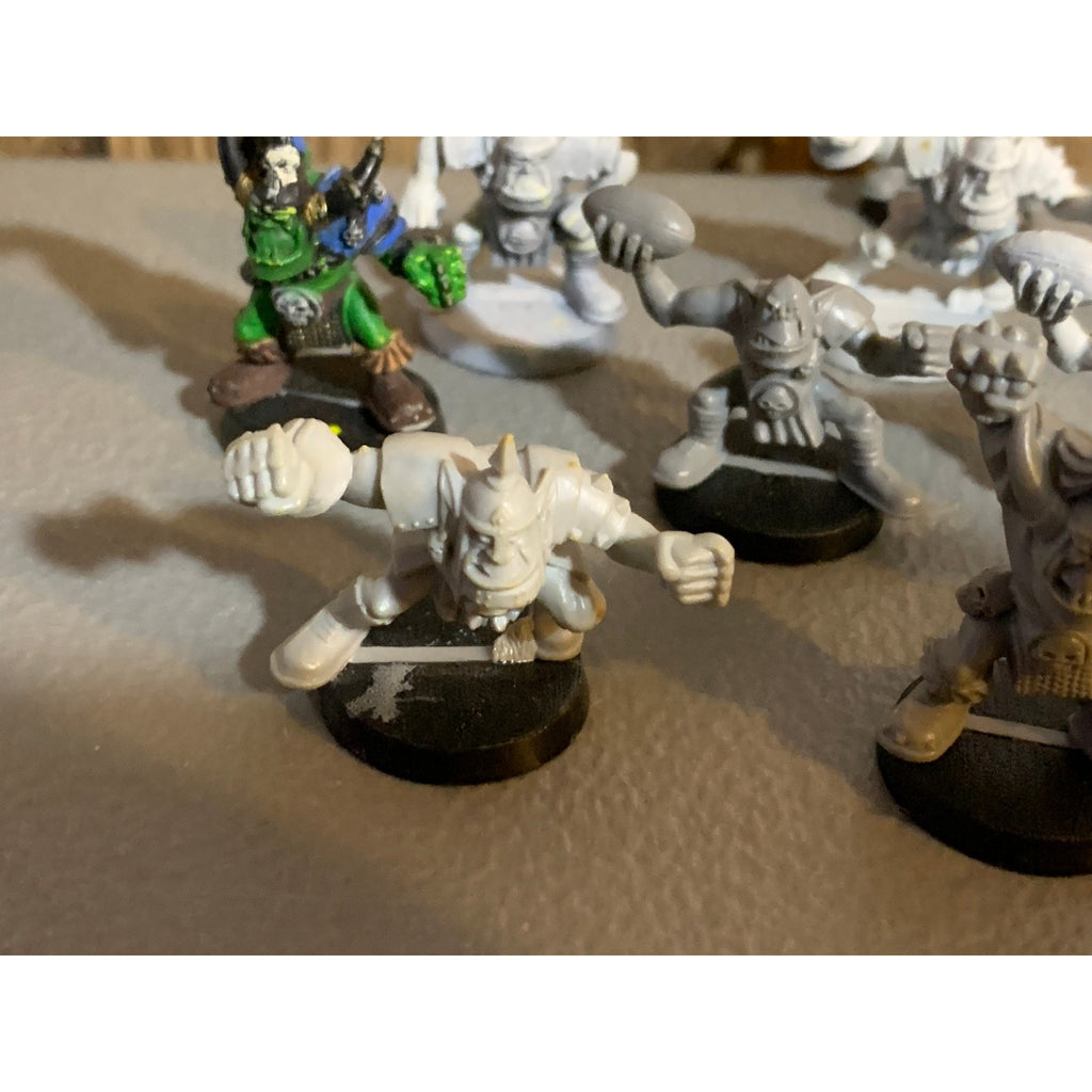 A30183 WARHAMMER BLOOD BOWL OOP ORKS ORCLAND RAIDERS CUST TEAM OOP PLASTIC BLACK