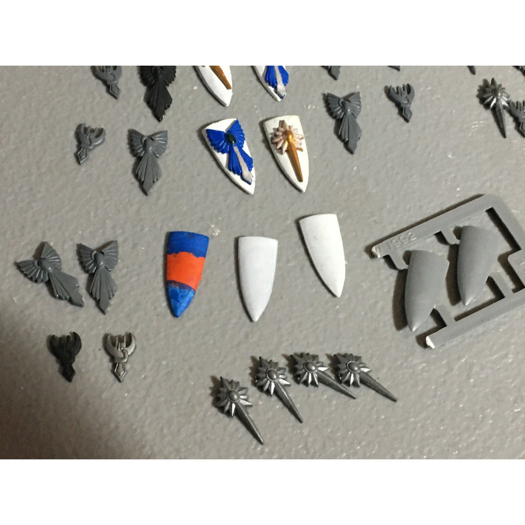 A22055 WARHAMMER FANTASY HIGH ELVES BITS LOT SHIELDS & ICONS GW GAMES WORKSHOP