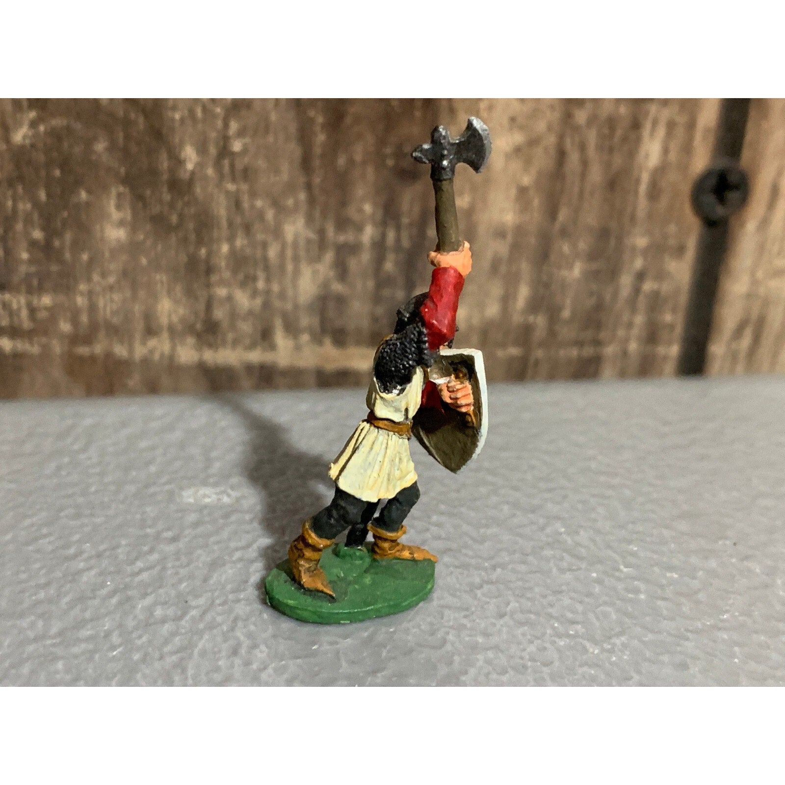 A10014 RAL PARTHA METAL OOP AVALON MAN AT ARMS AXE & HEATER SHIELD PAINTED