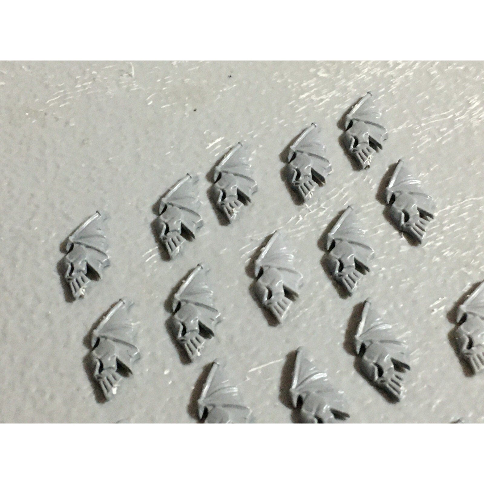 A22068 WARHAMMER FANTASY DARK ELVES BITS LOT SHIELD ICONS GAMES WORKSHOP GW