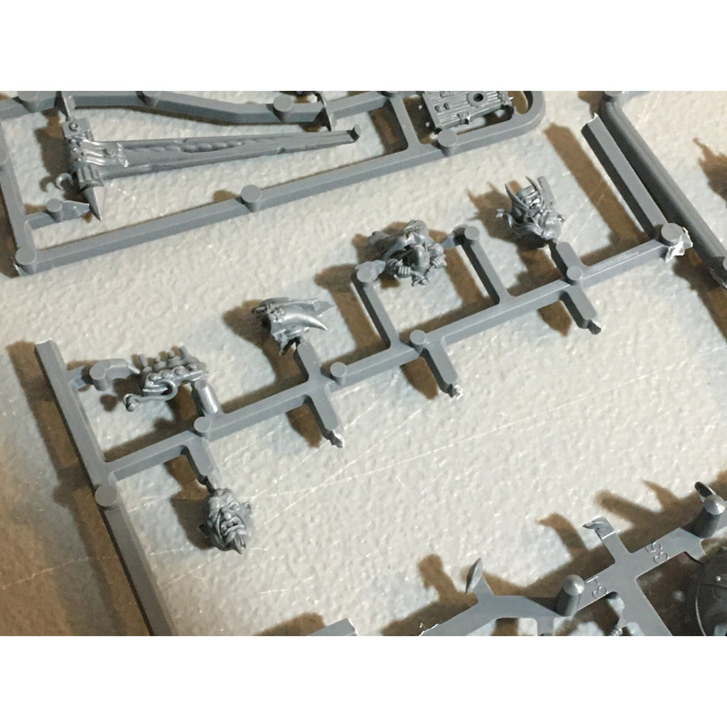 A23590 WARHAMMER AOS FANTASY OGRE KINGDOMS MAWTRIBES BITS ON SPRUE LOT MIXED GW