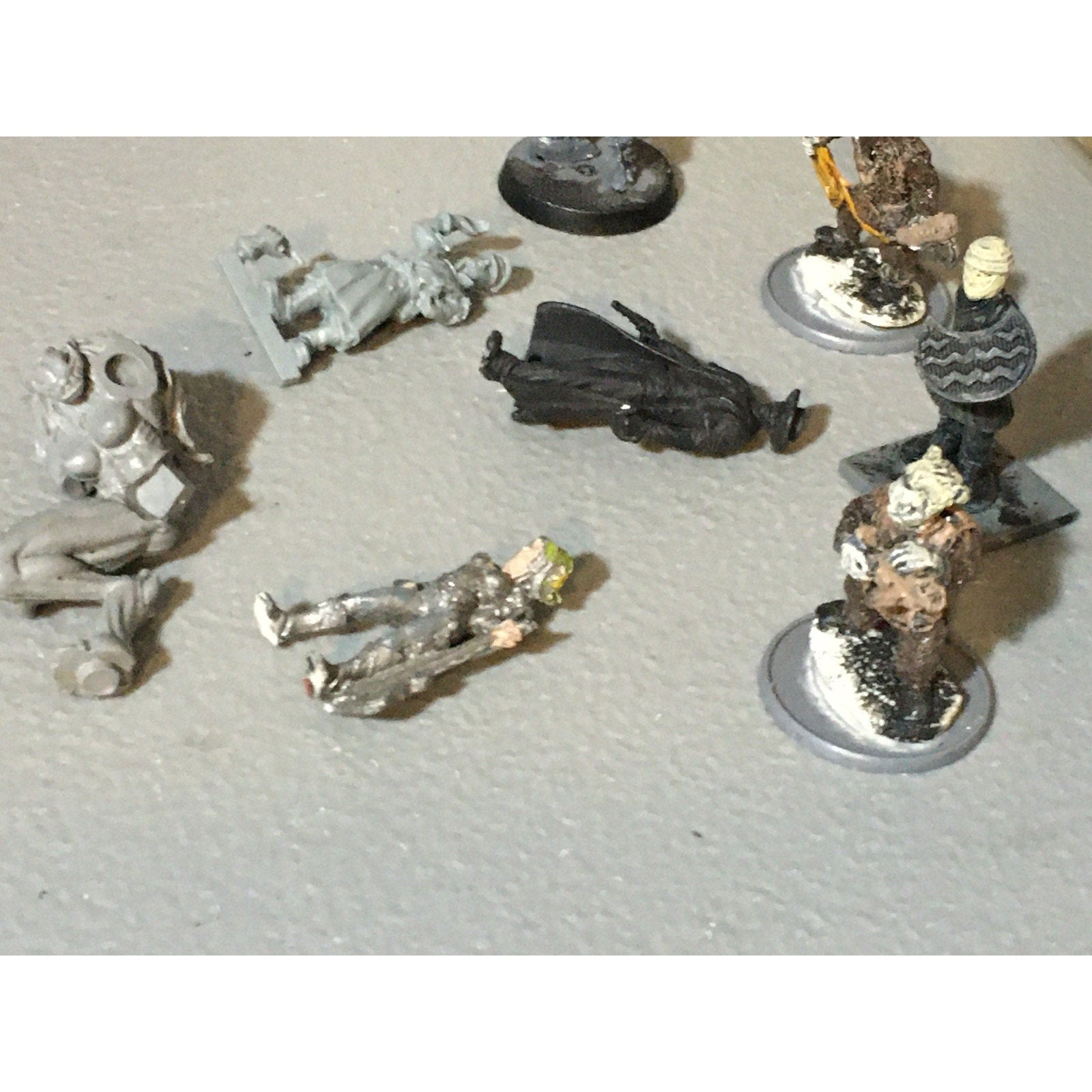 A32534 UNKNOWN MINIATURES PLASTIC INCOMPLETE WARRIOR SOLDIER