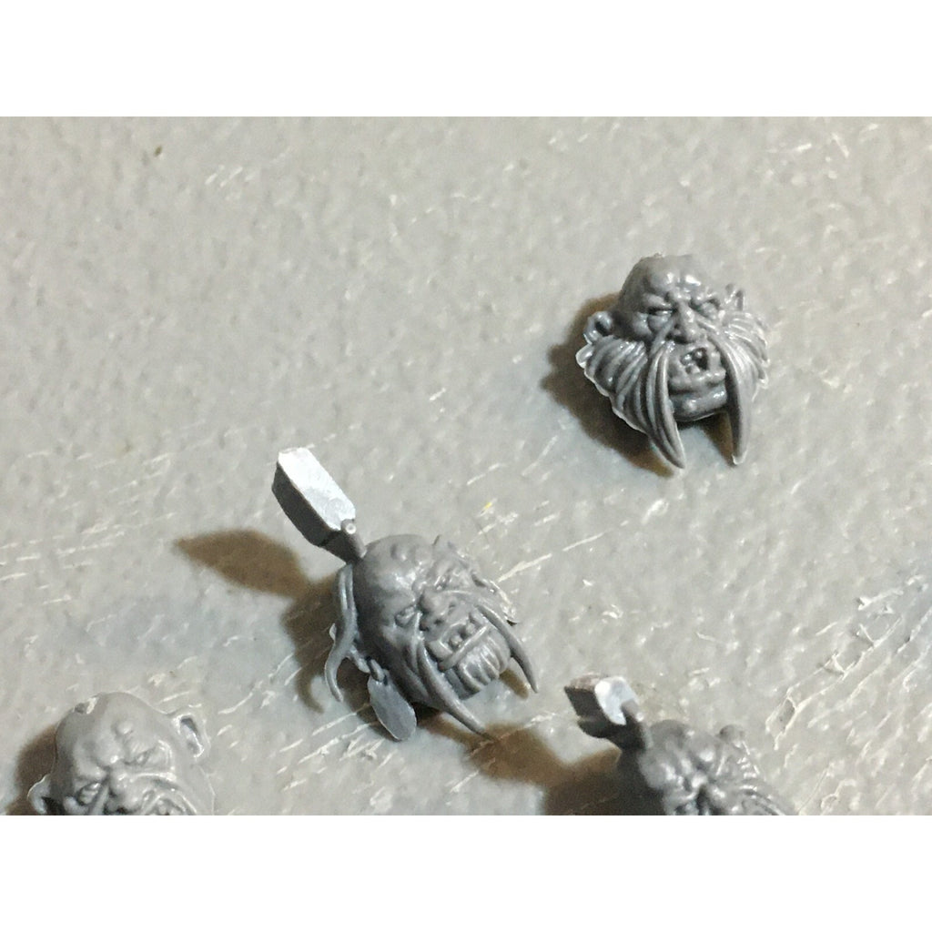 A23432 WARHAMMER FANTASY OGRE KINGDOMS BITS LOT MIXED HEADS PLATES GW