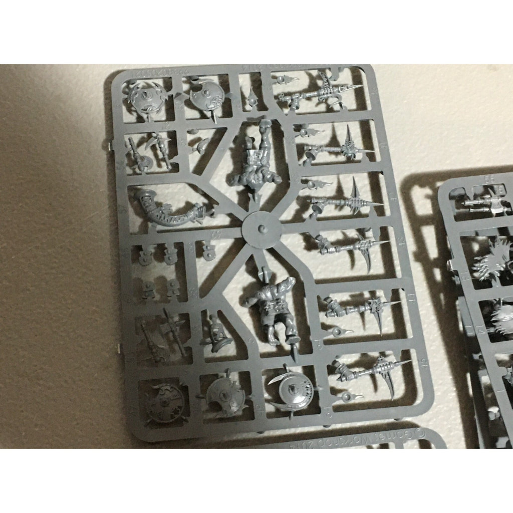 A20191 WARHAMMER AOS FYRESLAYERS BITS LOT VULKITE BERZERKERS NOS 10 PK ON SPRUE