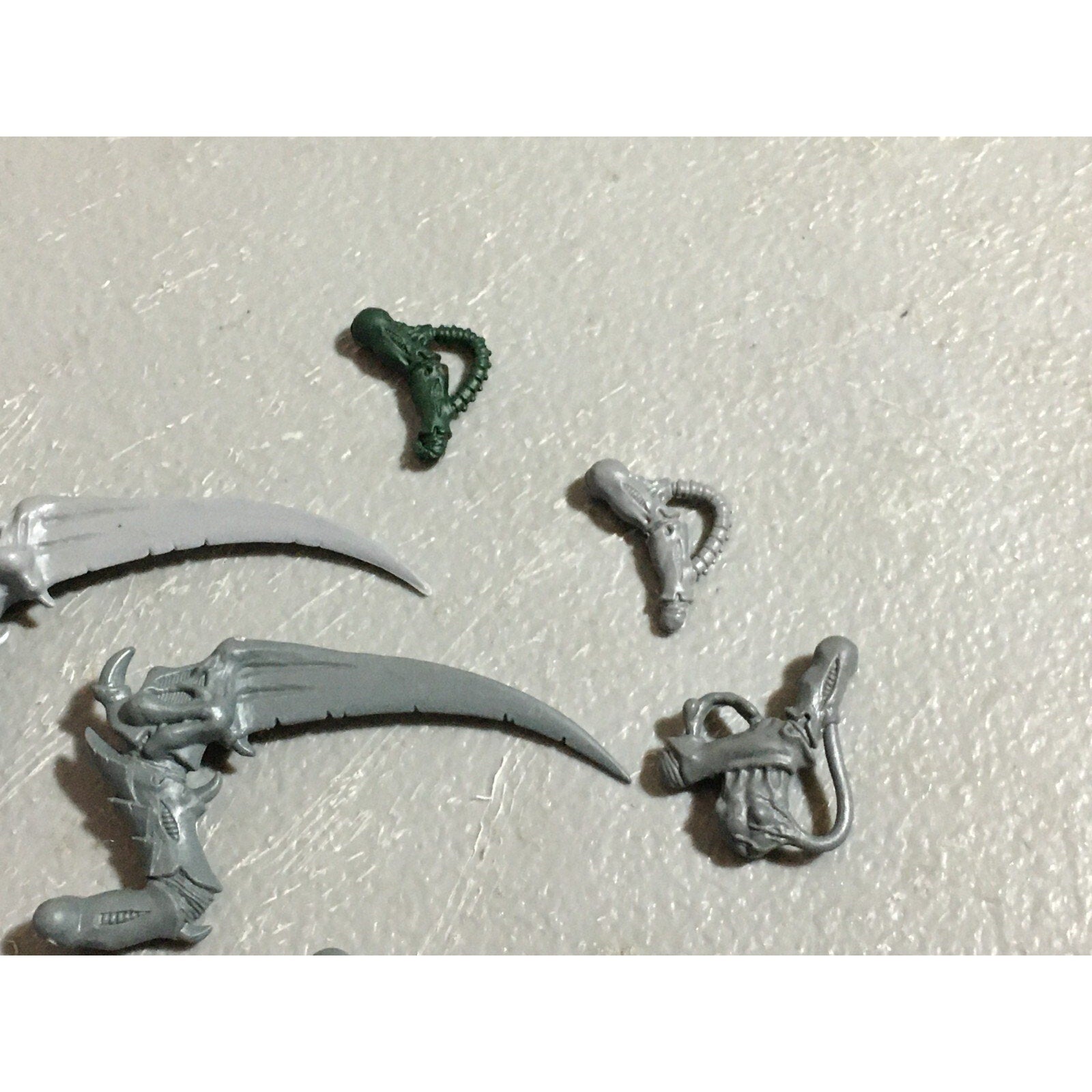 A22315 WARHAMMER 40K TYRANIDS BITS LOT MIXED GAMES WORKSHOP GW