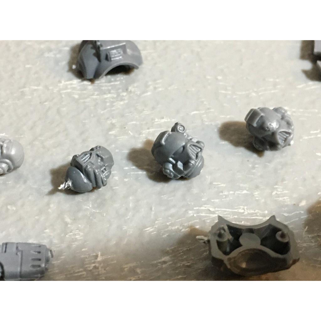 A23158 WARHAMMER 40K SPACE MARINES BITS LOT MIXED TORSOS HEADS GAMES WORKSHOP GW
