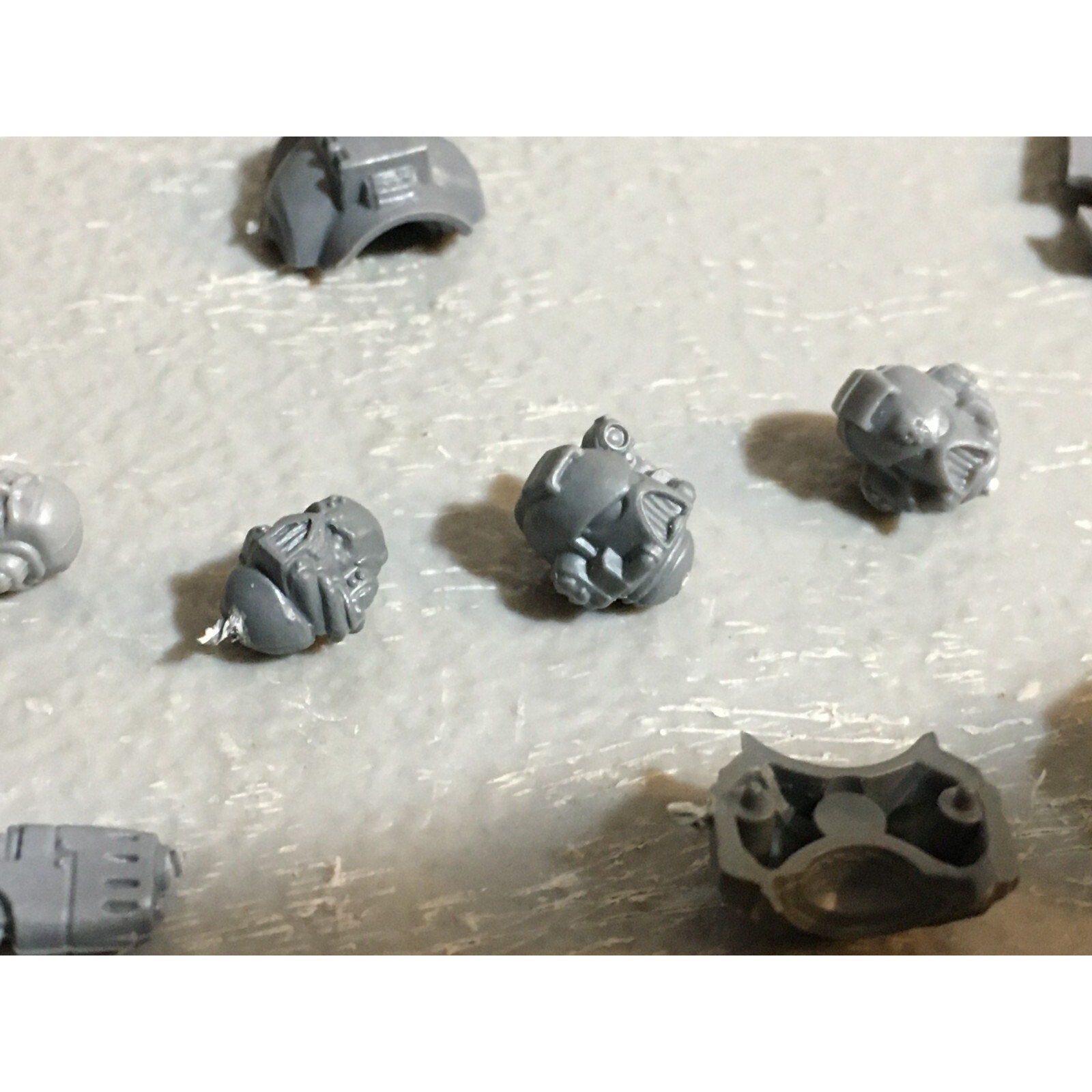 A23158 WARHAMMER 40K SPACE MARINES BITS LOT MIXED TORSOS HEADS GAMES WORKSHOP GW