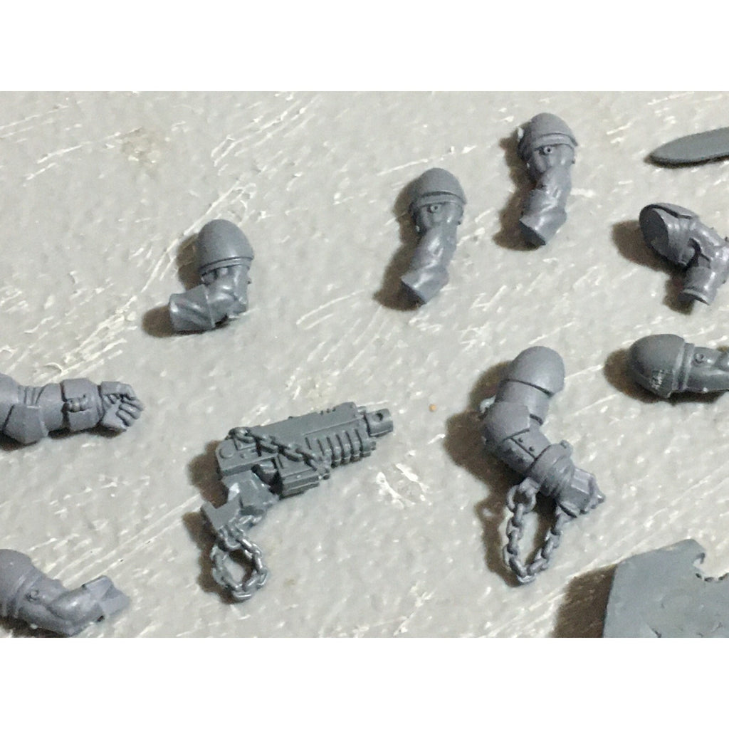 A22270 WARHAMMER 40K SPACE MARINES BLACK TEMPLARS BITS LOT ARMS WEAPONS GW