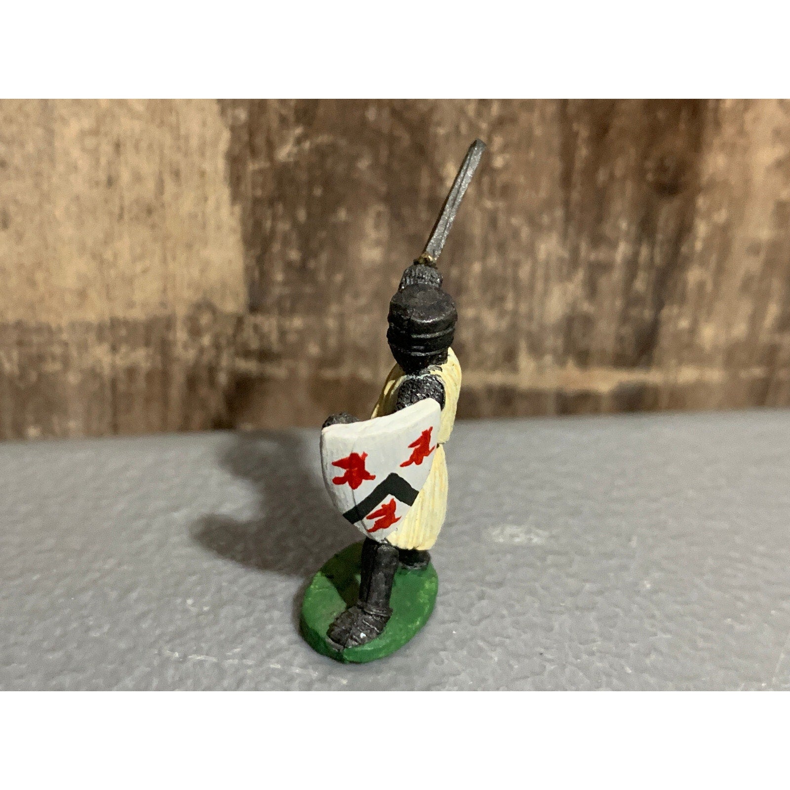 A10015 RAL PARTHA METAL OOP AVALON MAN AT ARMS SWORD RAISED FULL HELM PAINTED