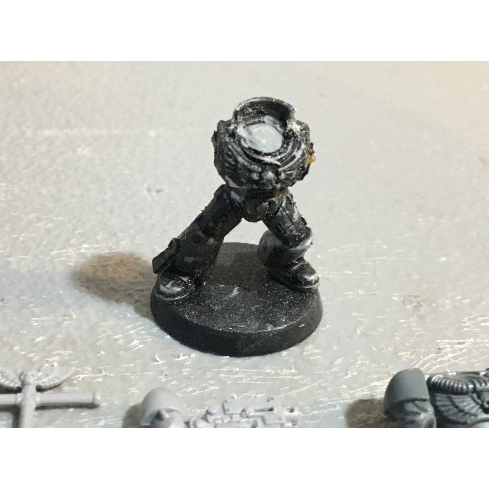 A27541 WARHAMMER 40K SPACE MARINES BITS LOT ARMS GUNS BANNER POLE GW