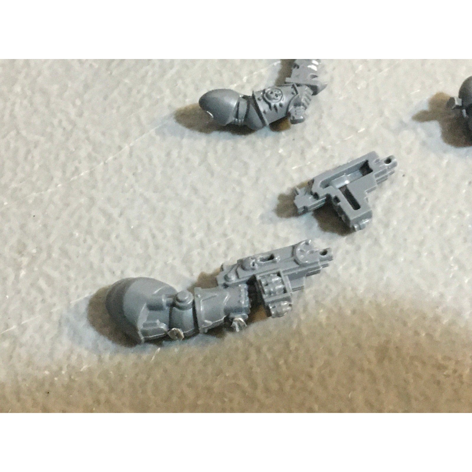 A31461 WARHAMMER 40K CHAOS DEATH GUARD BITS LOT BOLTER LEGS PLAGUE KNIFE GW