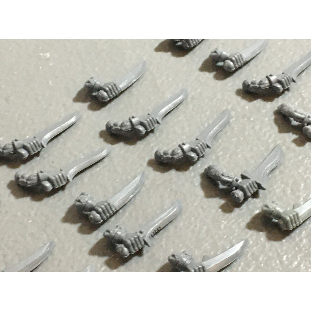 A22299 WARHAMMER FANTASY SKAVEN BITS LOT SWORD ARMS GAMES WORKSHOP GW