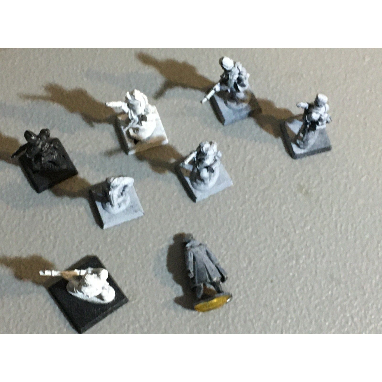 A30869 UNKNOWN METAL MINIATURES SOLDIERS INFANTRY WWII? WWI? TABLE TOP WAR GAMES