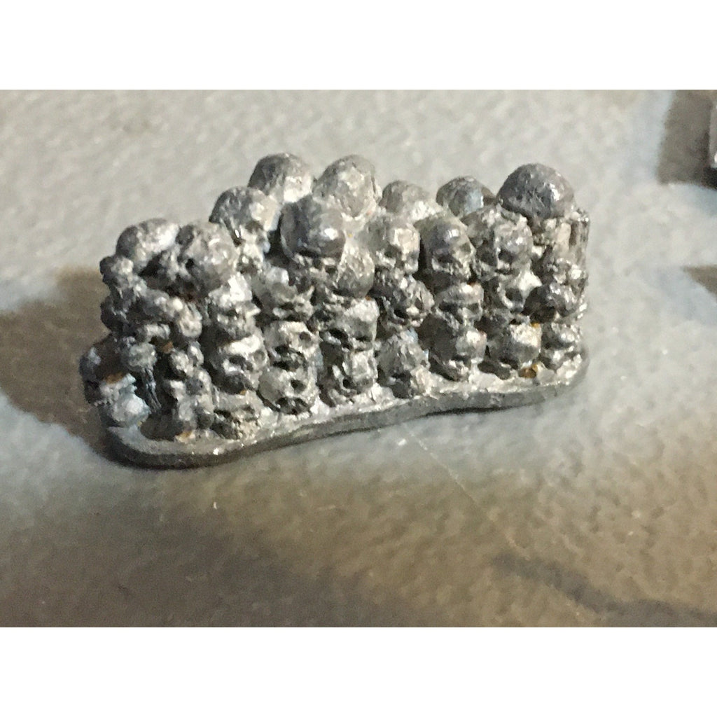 A32590 UNKNOWN MINIATURES METAL BITS LOT SKULL PILE ARM WEAPON CREATURE HEAD