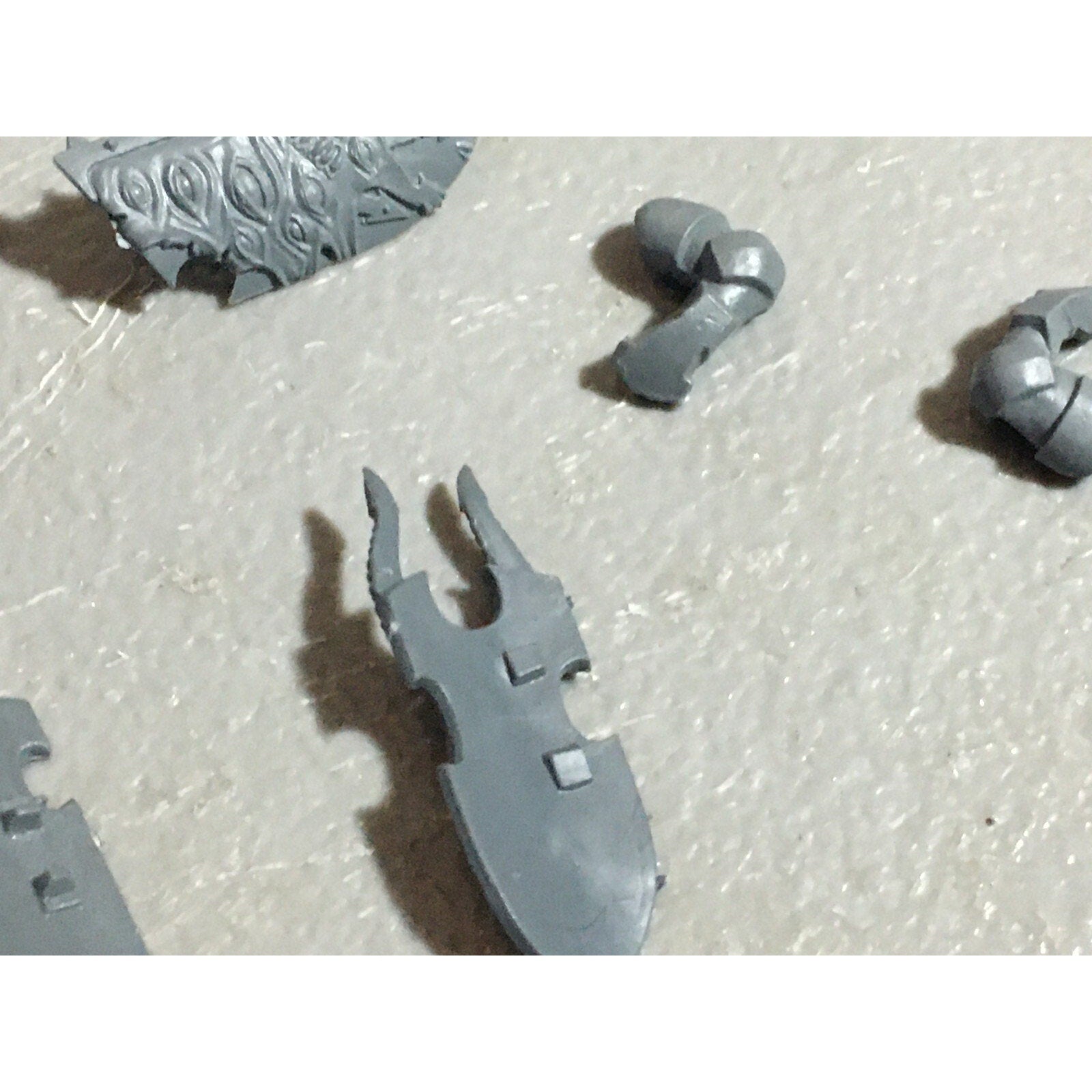 A22244 WARHAMMER FANTASY CHAOS MORTALS BITS LOT KNIGHTS SHIELDS GW