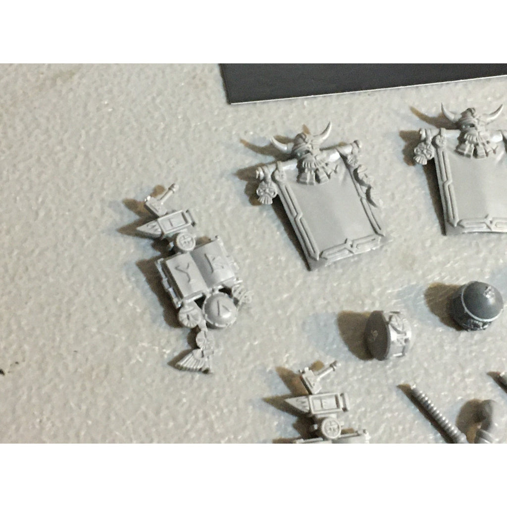 A33596 WARHAMMER FANTASY OLD WORLD DWARVES DWARFS BITS LOT BANNER AXE DRUM GW