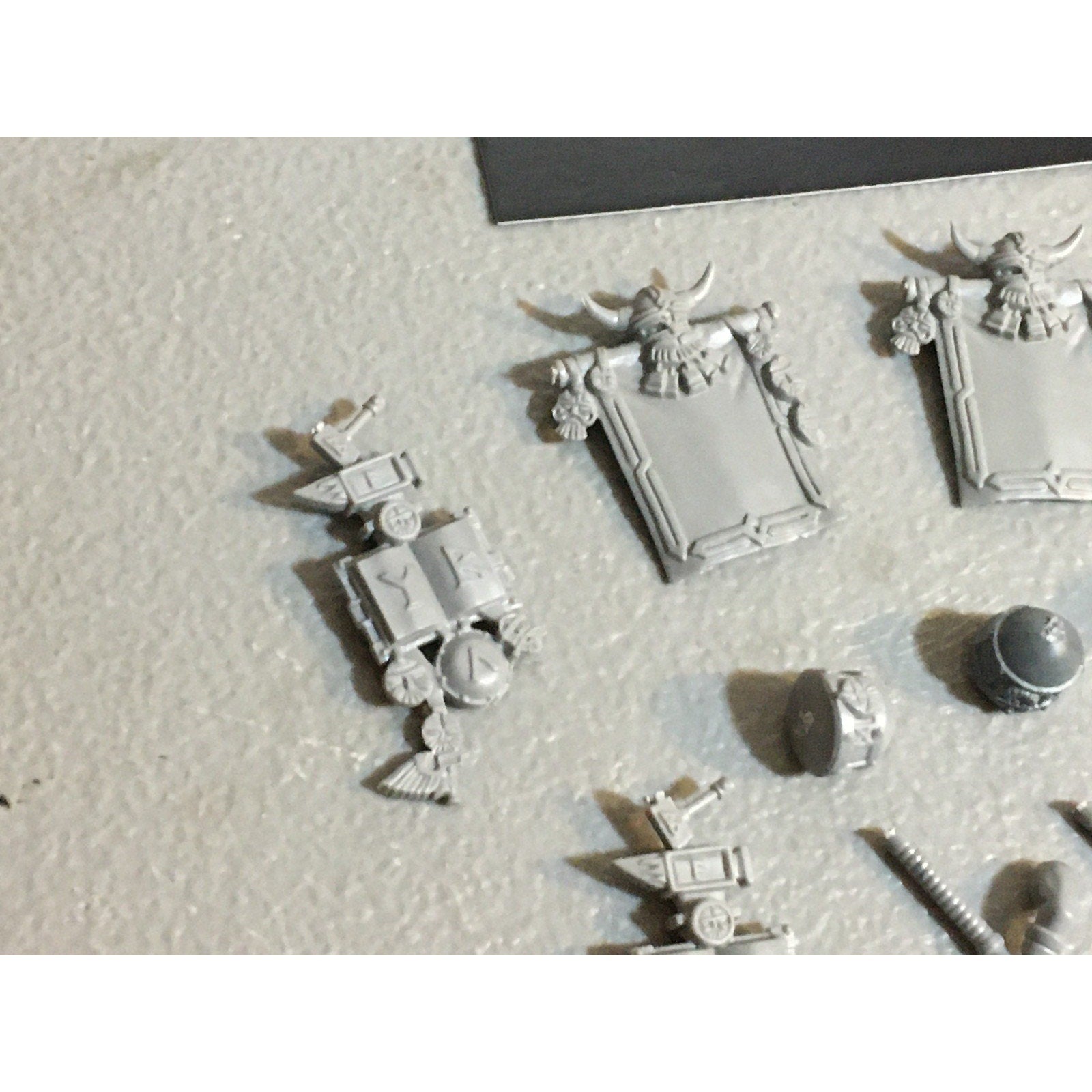 A33596 WARHAMMER FANTASY OLD WORLD DWARVES DWARFS BITS LOT BANNER AXE DRUM GW