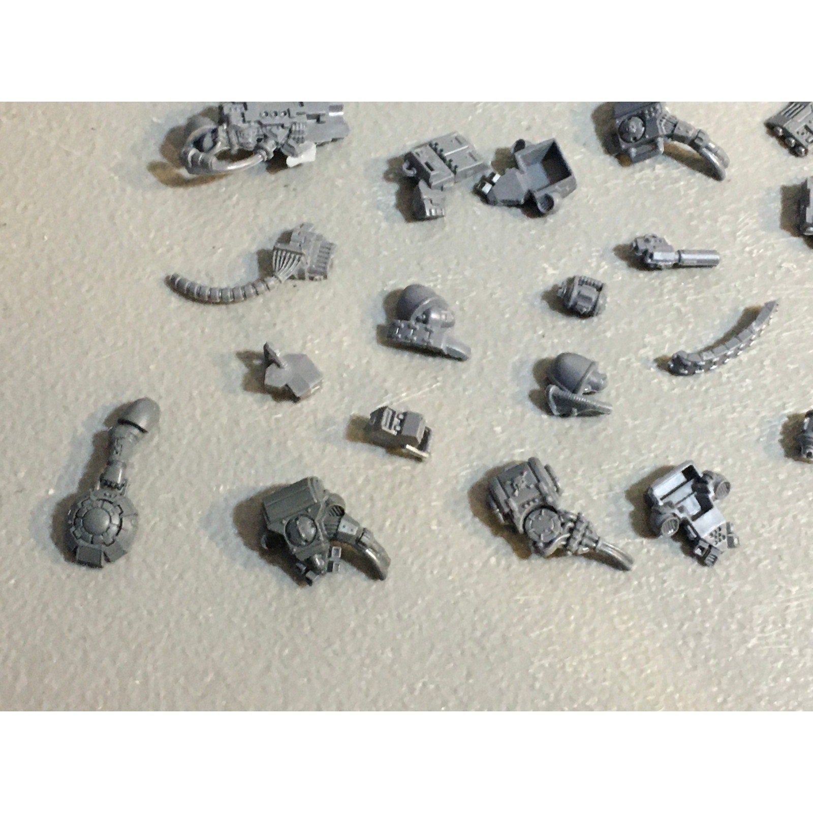 A29480 WARHAMMER 40K SPACE MARINES BITS LOT DEVASTATOR WEAPON BACKPACK GW