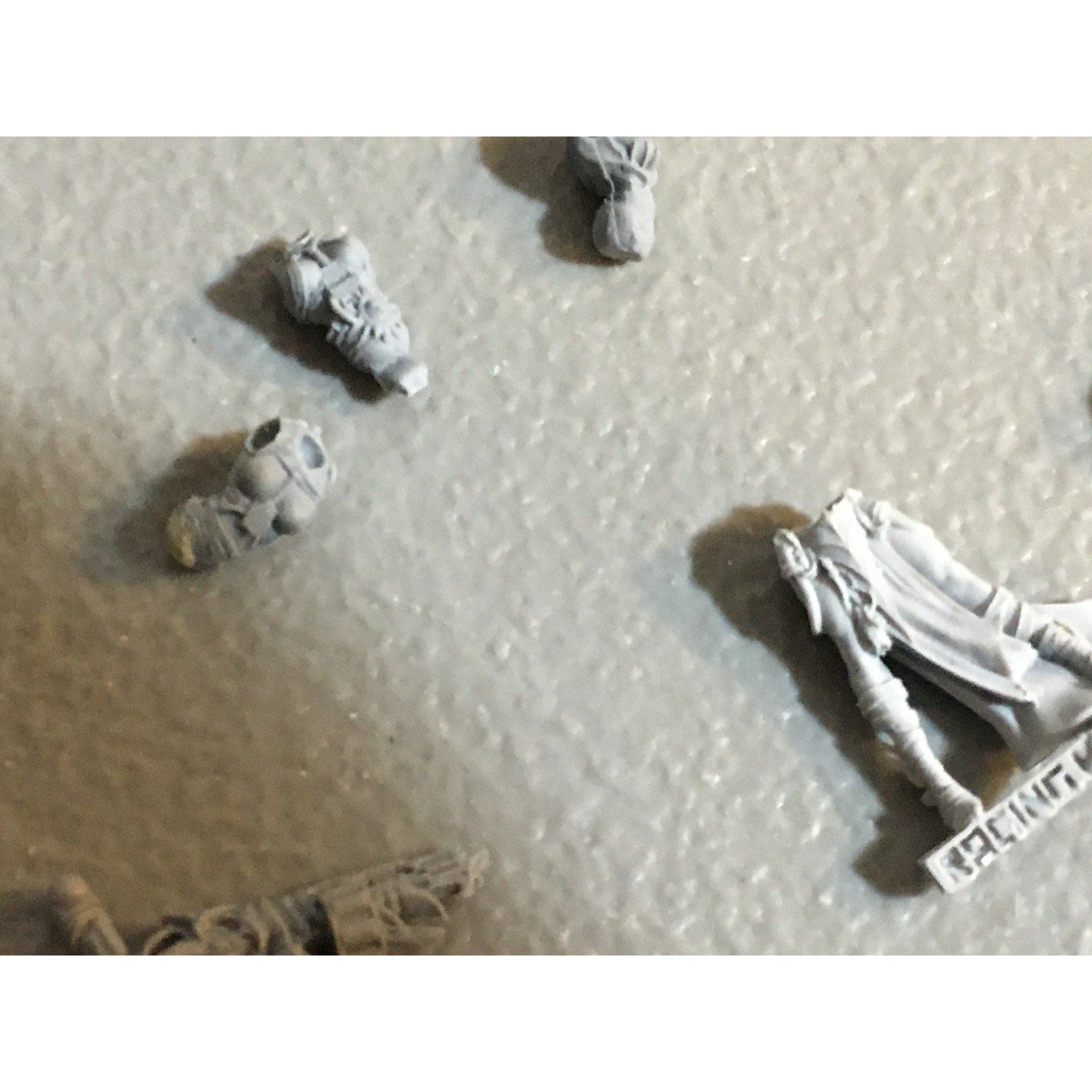A32521 RAGING HEROES BITS LOT LEGS TORSO GUN ARM ELVES WAR GAMES MINIATURES