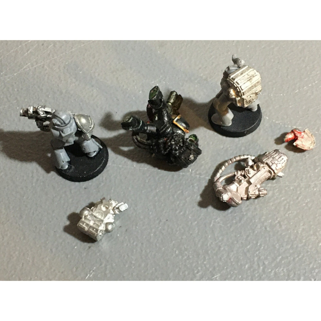 A21010 WARHAMMER 40K SPACE MARINES METAL DEVASTATORS MISS 1 ARM PLASTIC BODIES