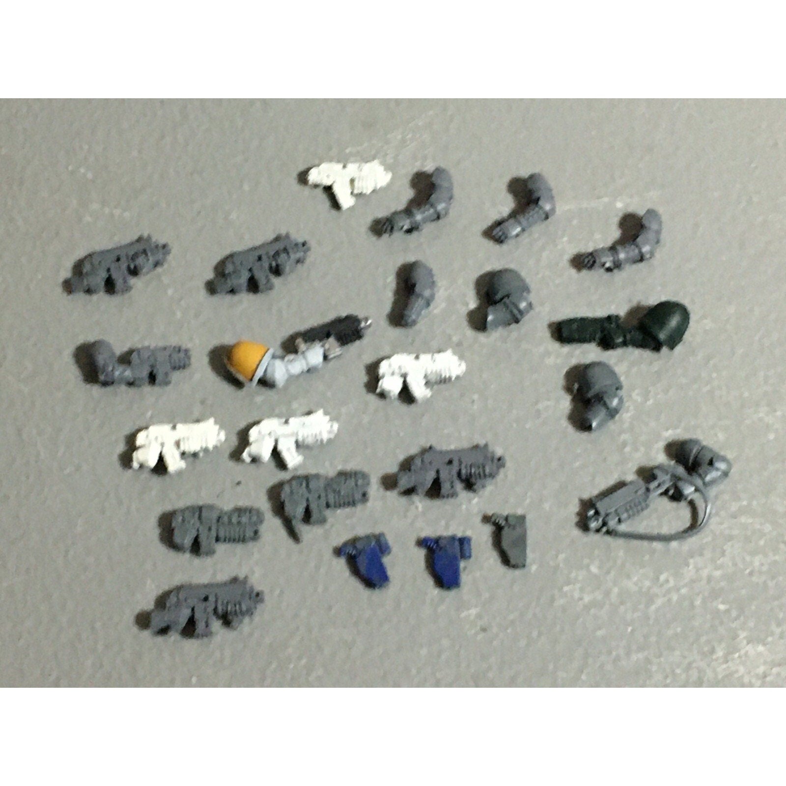 A22267 WARHAMMER 40K SPACE MARINES BITS LOT BOLTERS ARMS GAMES WORKSHOP GW