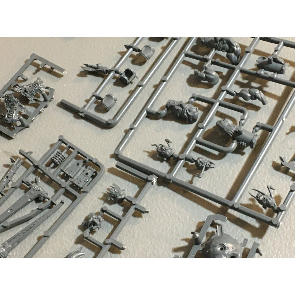 A23590 WARHAMMER AOS FANTASY OGRE KINGDOMS MAWTRIBES BITS ON SPRUE LOT MIXED GW