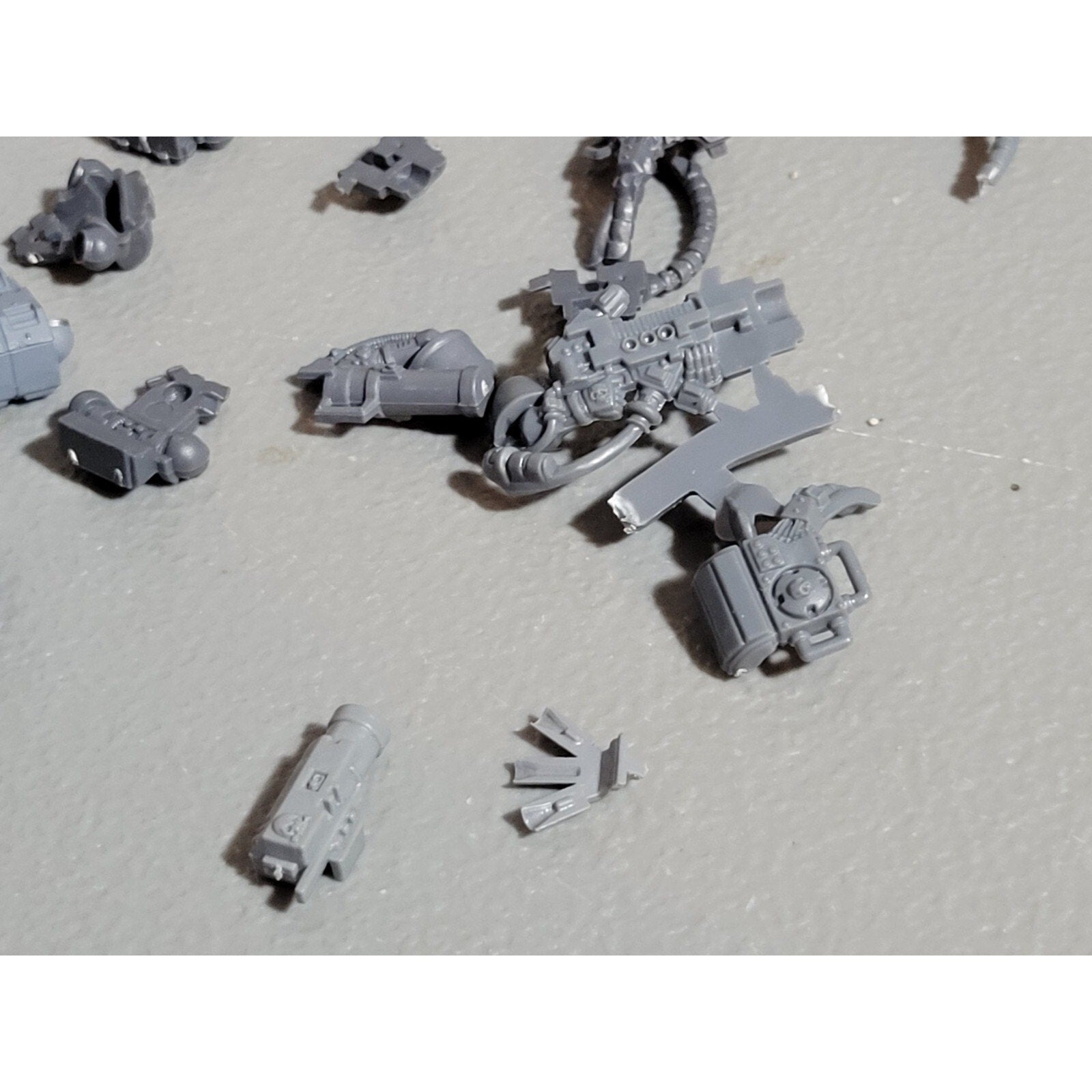 A18913 WARHAMMER 40K SPACE MARINES BITS LOT HEAVY SPECIAL PLASMA