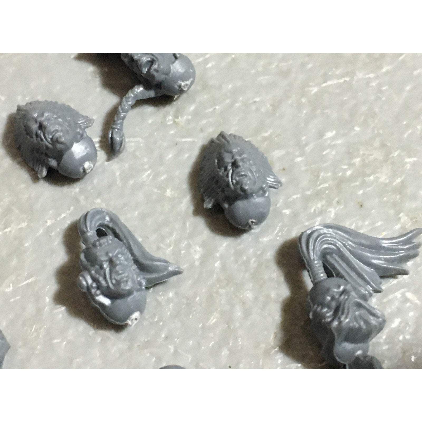 A22549 WARHAMMER 40K SPACE MARINES WOLVES BITS LOT HEADS GAMES WORKSHOP GW