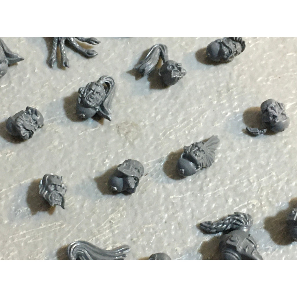 A33577 WARHAMMER 40K SPACE MARINES WOLVES BITS LOT HEADS GW GAMES WORKSHOP