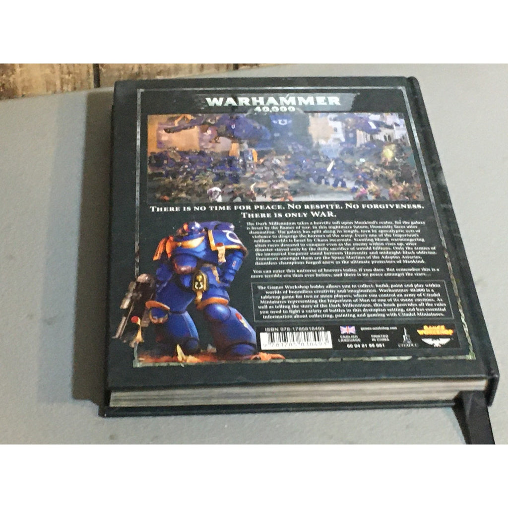 BOOK WARHAMMER 40K GRIM DARKNESS CORE RULE BOOK 8TH ED USED HB HARDBACK