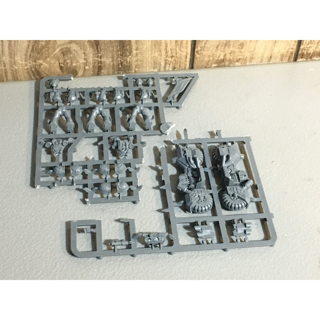 A29496 WARHAMMER 40K SPACE MARINES DARK ANGELS BITS ON SPRUE LOT RAVENWING GW