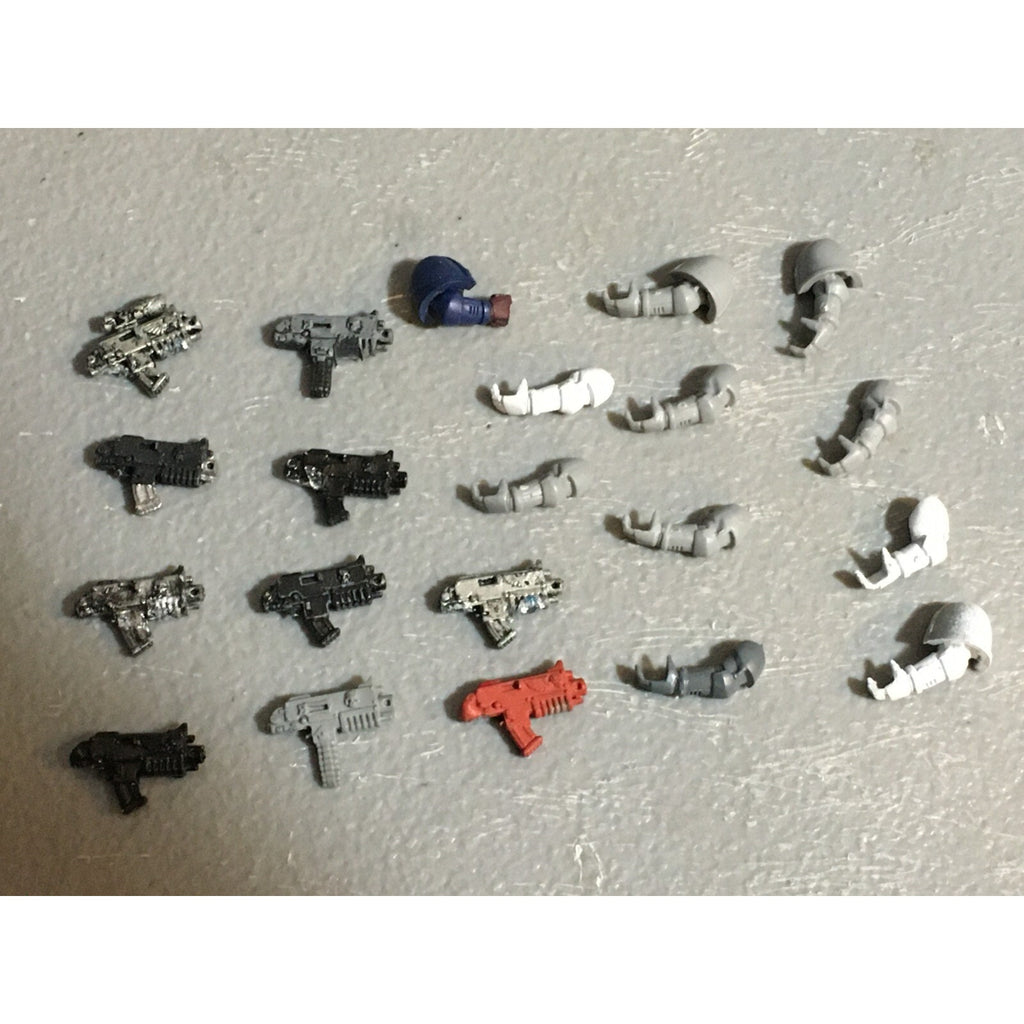 A22968 WARHAMMER 40K SPACE MARINES BITS LOT ARMS BOLTERS GAMES WORKSHOP GW