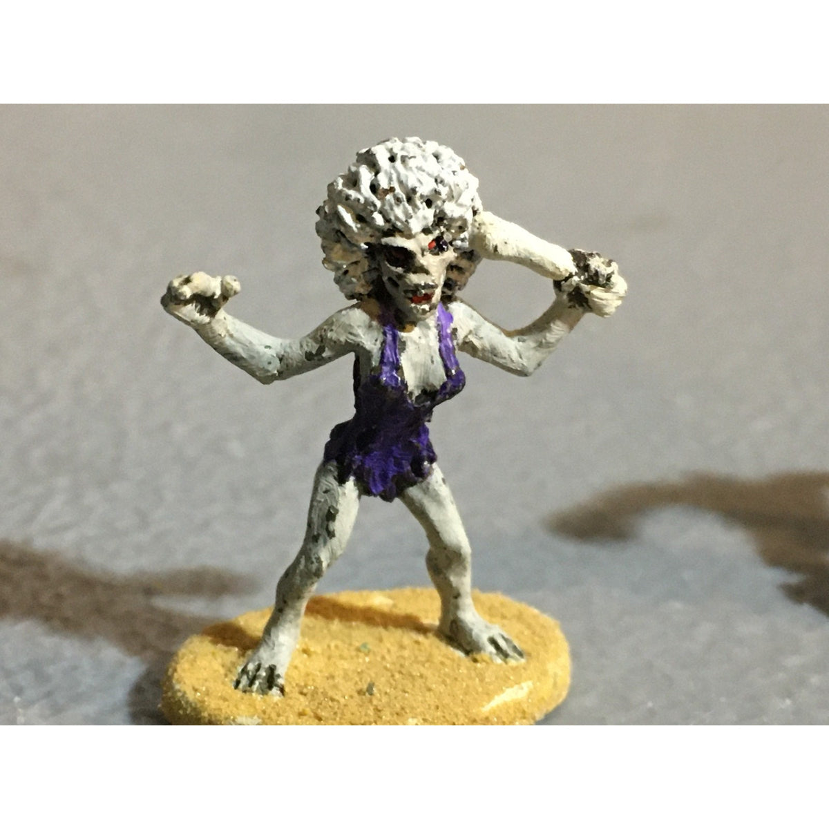A24752 GRENADIER METAL GHOUL & GHOUL FEMALE PAINTED DUNGEONS & DRAGONS ...