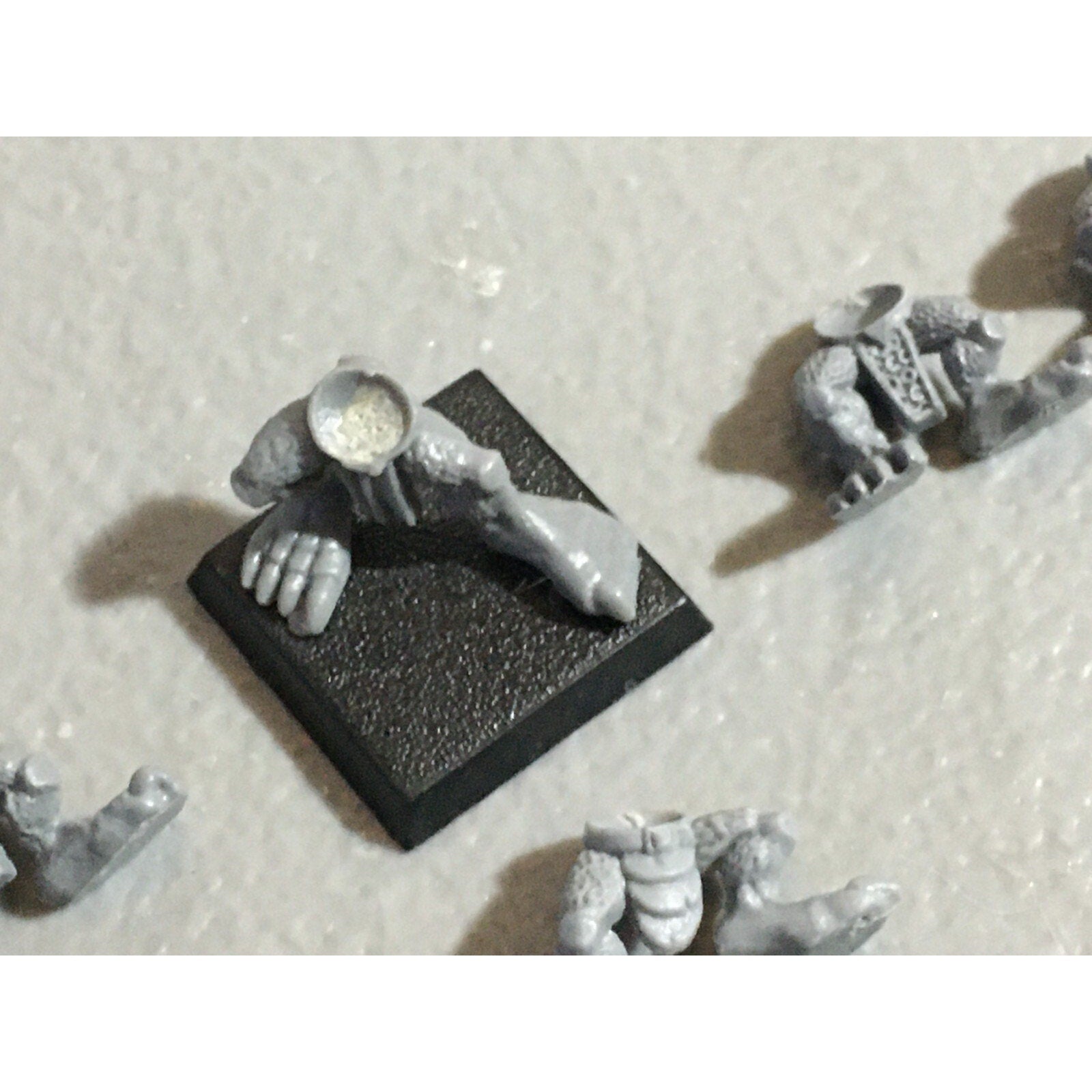 A22303 WARHAMMER FANTASY SKAVEN BITS LOT TORSOS LEGS TAILS GAMES WORKSHOP GW
