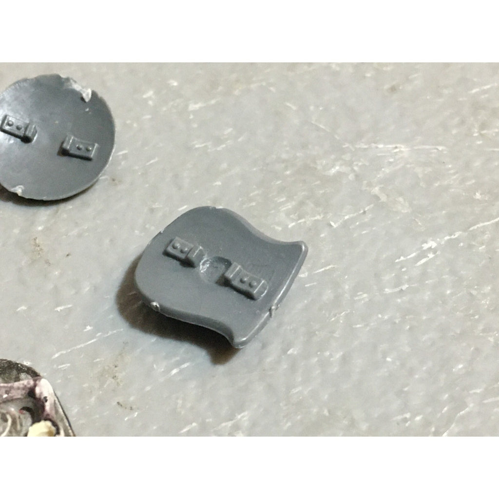A23459 WARHAMMER FANTASY VAMPIRE COUNTS UNDEAD BITS LOT SHIELDS & ICONS GW